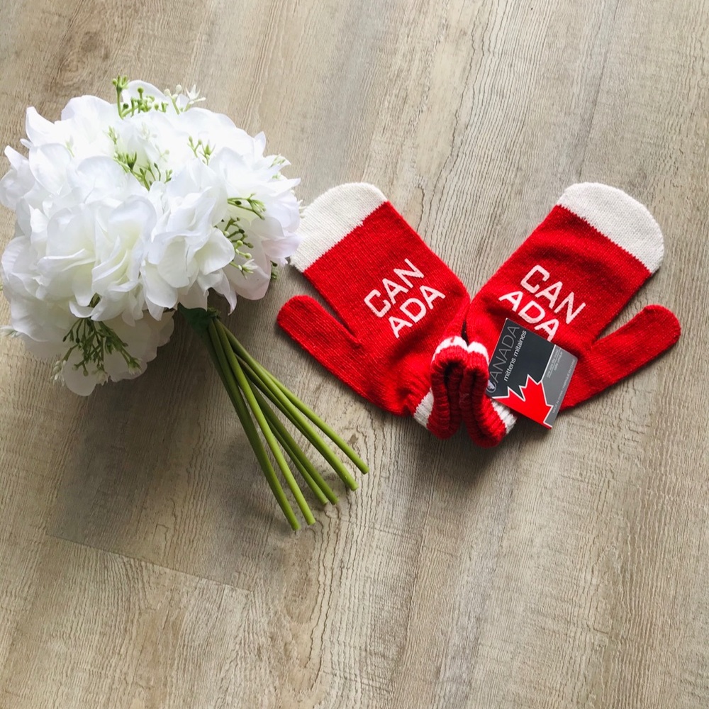 Canada Logo Brand New Red Mittens
